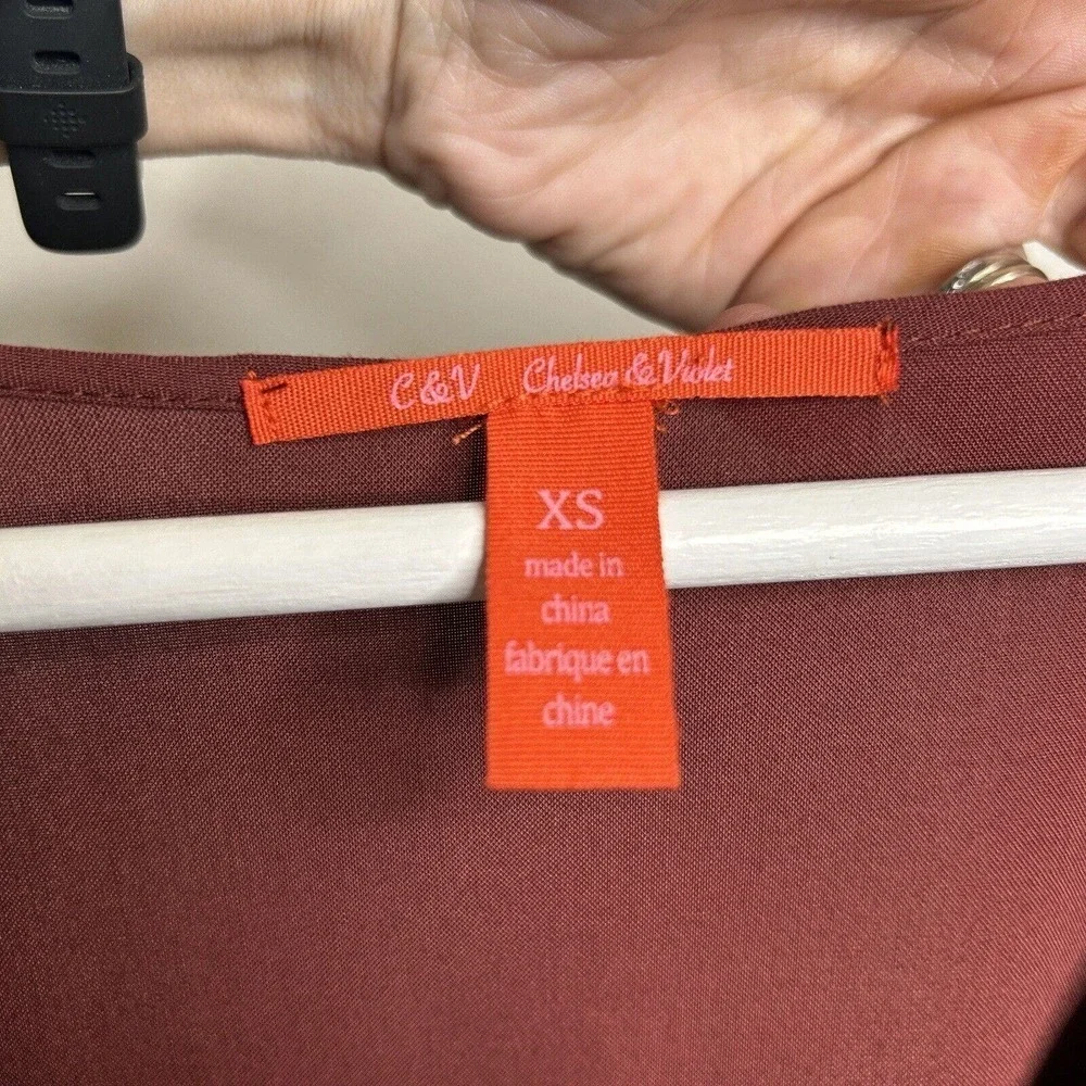 Chelsea & Violet Merlot Floral Print and Embroidered Swing Bubble Sleeve Top XS - Picture 8 of 8